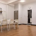 U4 Large 2 Bed Rooms Full Kitchen 200M To Bts
